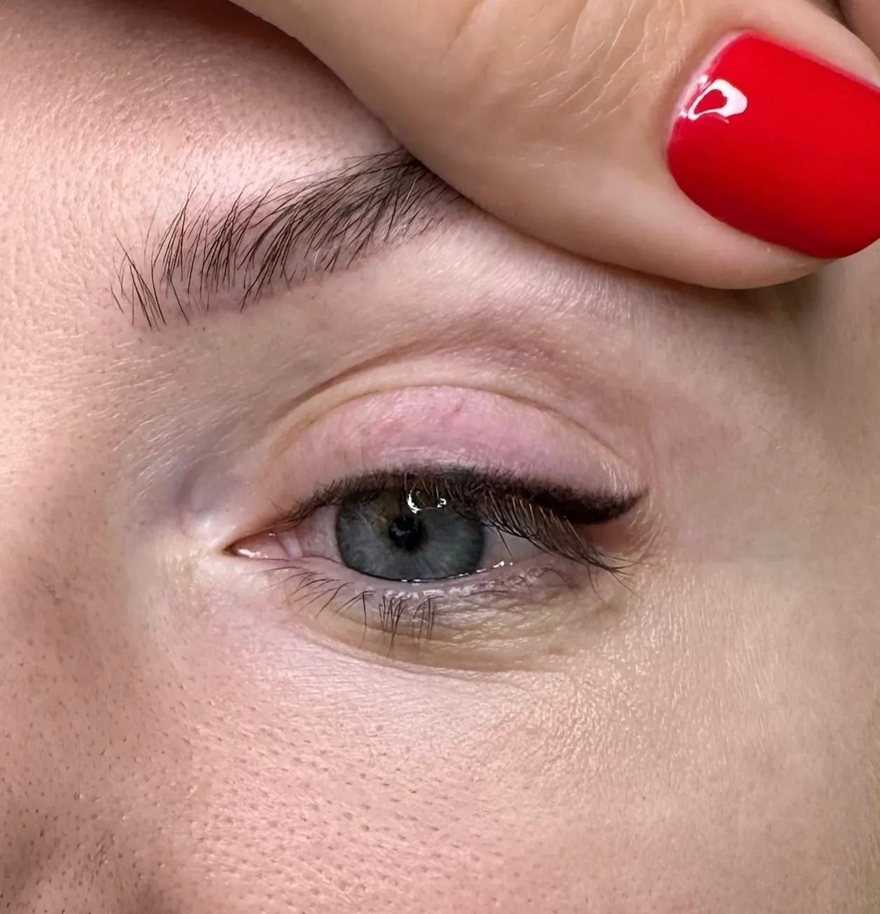 Can a Tattoo Artist Apply Eyeliner Tattoos?
