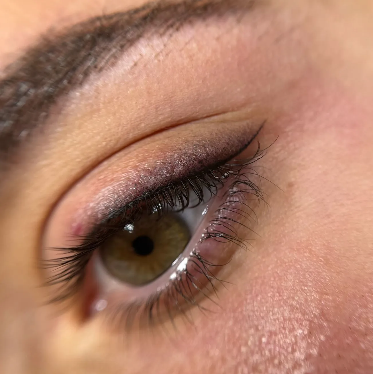 Turistic Service | Can a Tattoo Artist Apply Eyeliner Tattoos? Cost and Maintenance in Melbourne