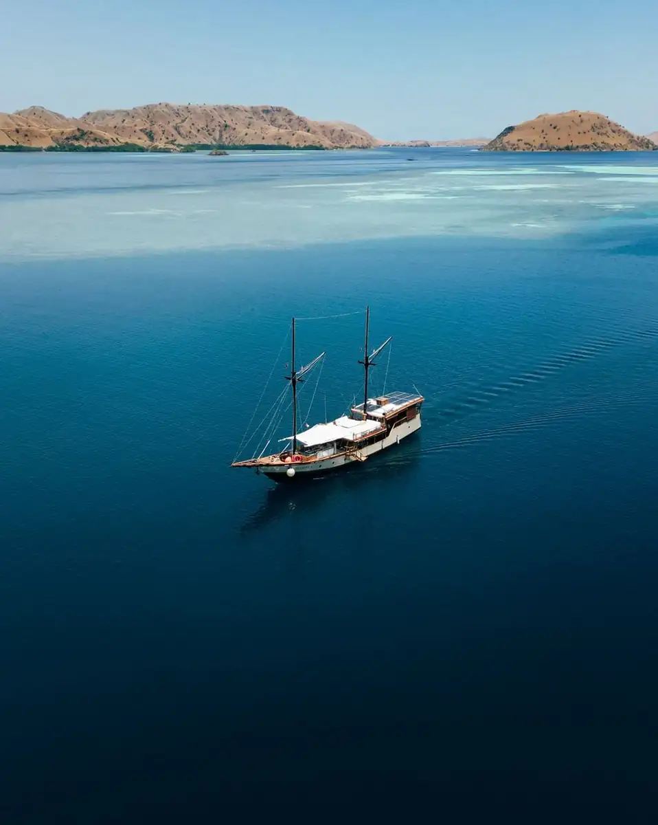 Turistic Service | The 'Sleep on the Reef' Guide: Comparing Reefsleep vs. Luxury Liveaboards Remote K’gari and Whale Experience Tour